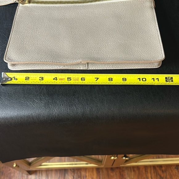 👜 India Hicks Big Zipper Leather Clutch – Taupe Pebbled Leather - Picture 8 of 9